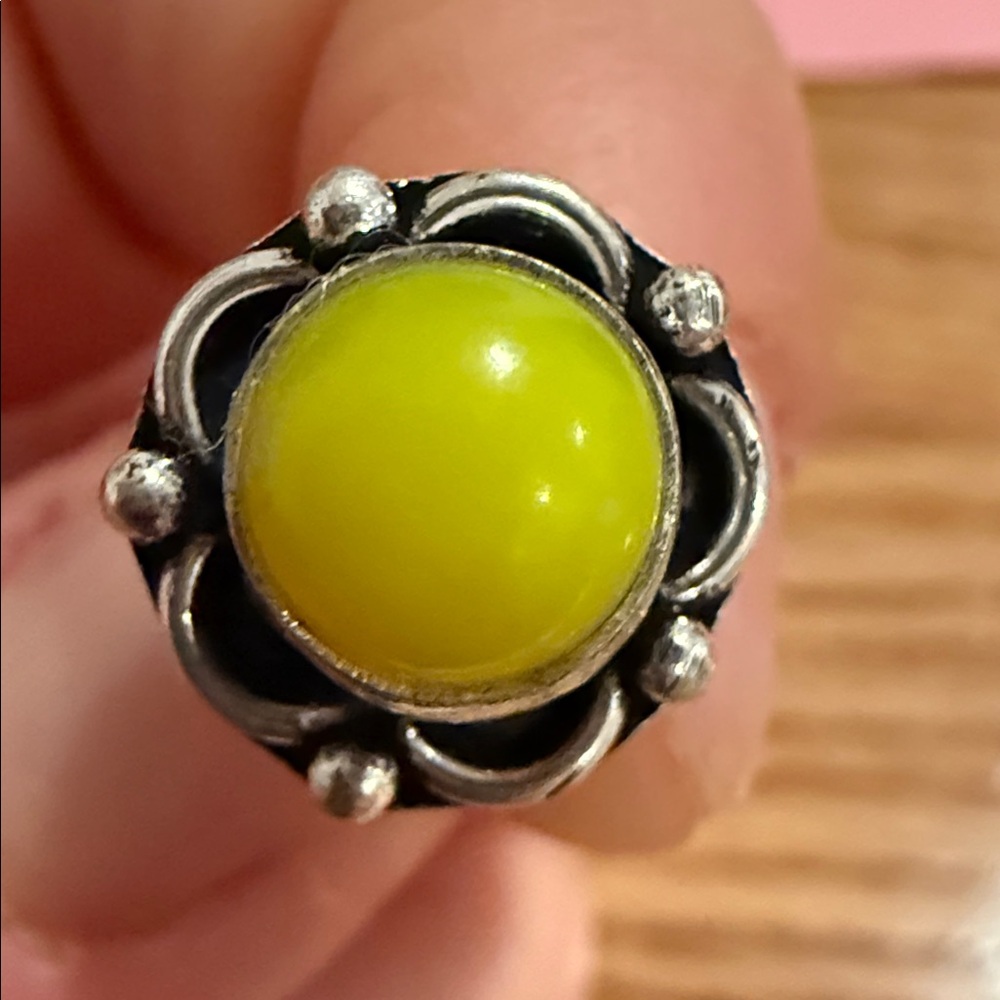 Elegant Yellow and Silver Floral Round Stud Earrings .925 stamped - Picture 4 of 5